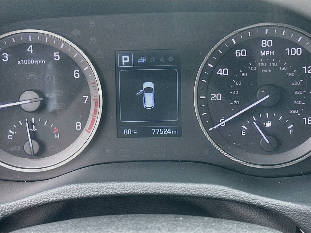 Used 2018 Gray Hyundai SE image 12