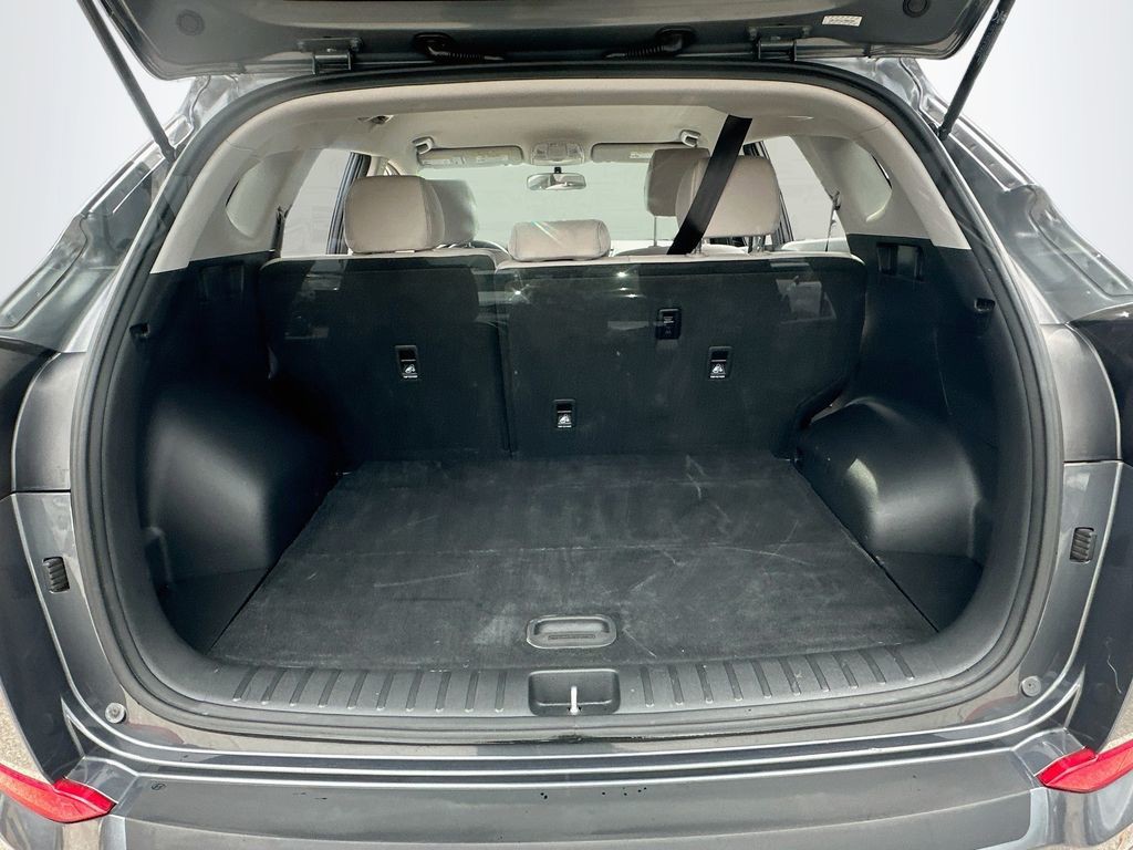 Used 2018 Gray Hyundai SE image 23