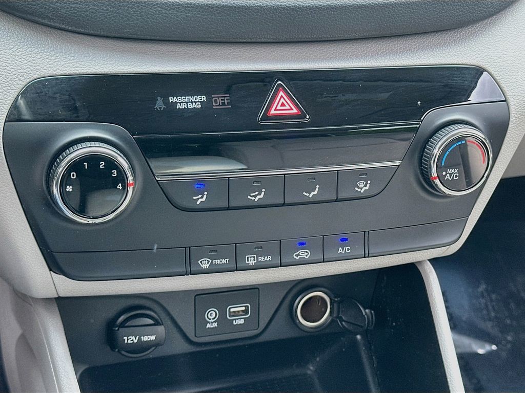Used 2018 Gray Hyundai SE image 15