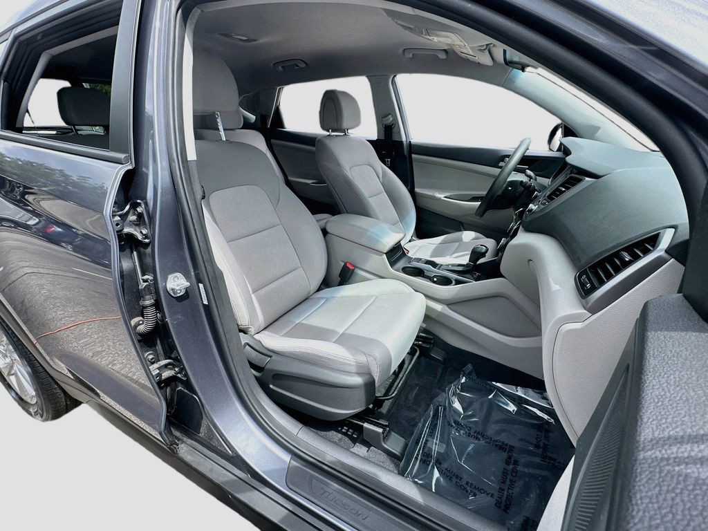Used 2018 Gray Hyundai SE image 25