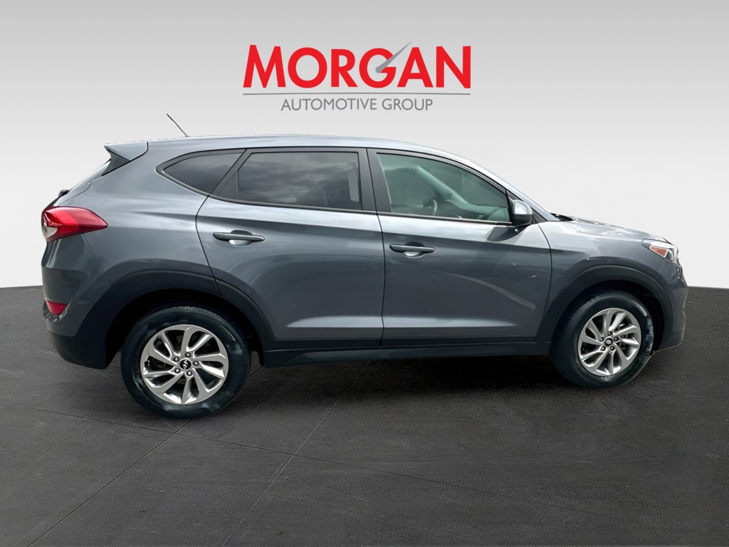 Used 2018 Gray Hyundai SE image 8