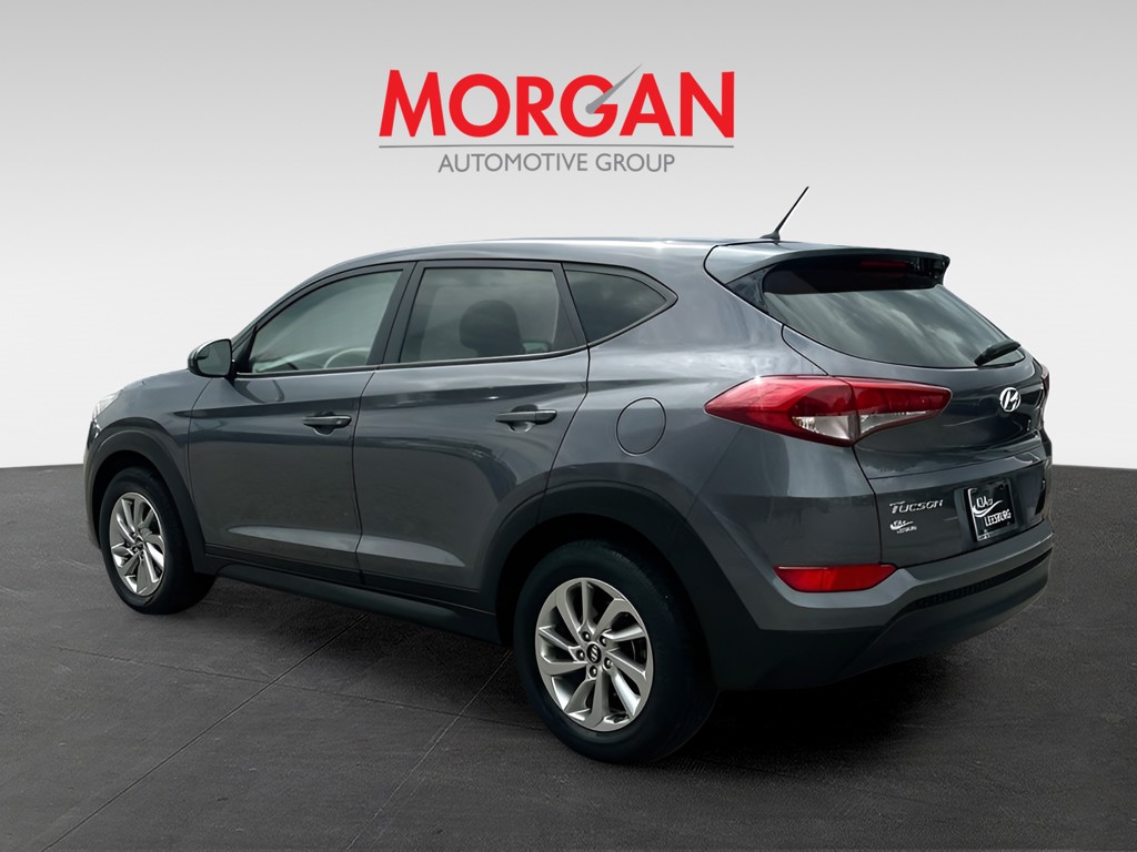 Used 2018 Gray Hyundai SE image 5