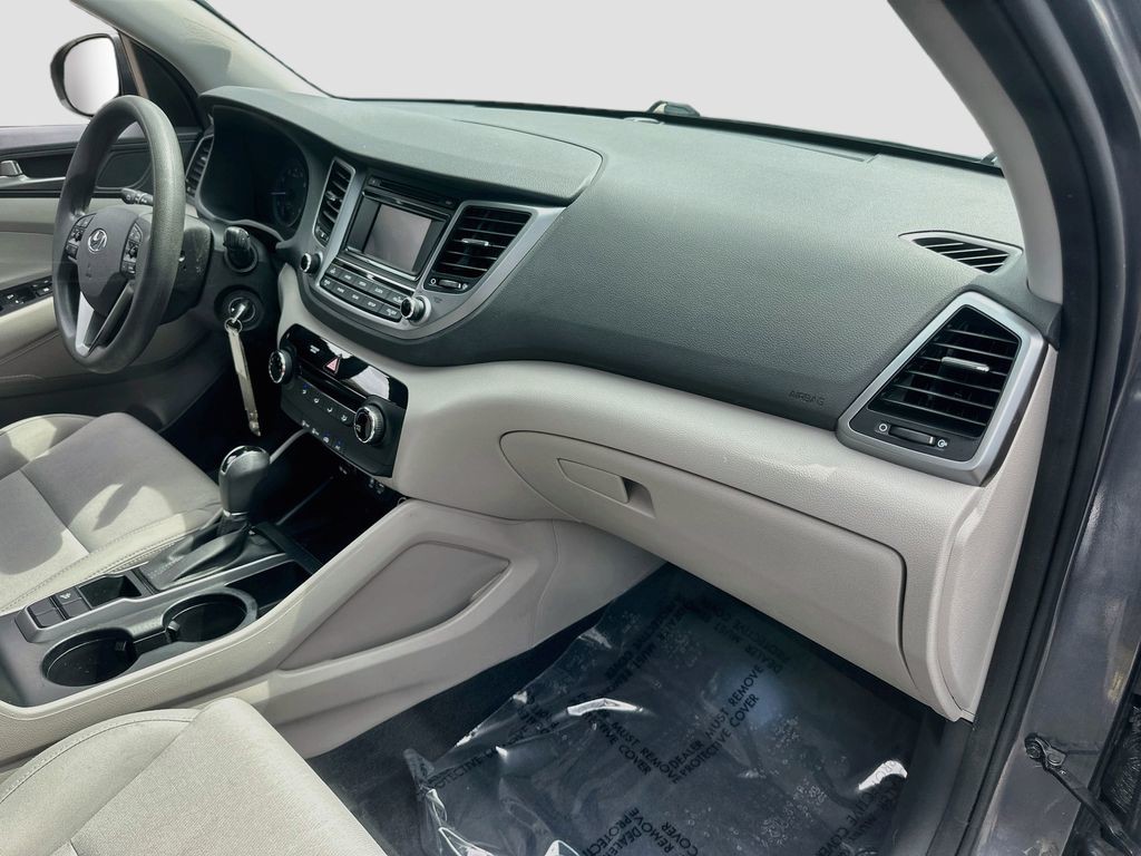 Used 2018 Gray Hyundai SE image 26
