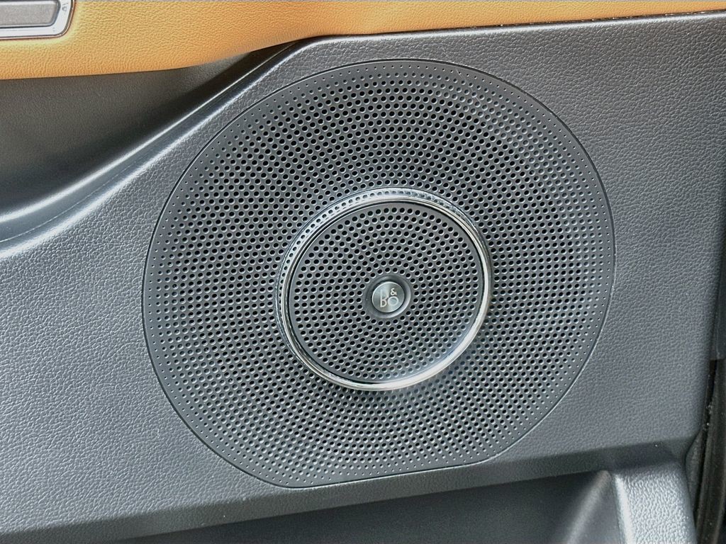 Used 2022 Black Ford Platinum image 18