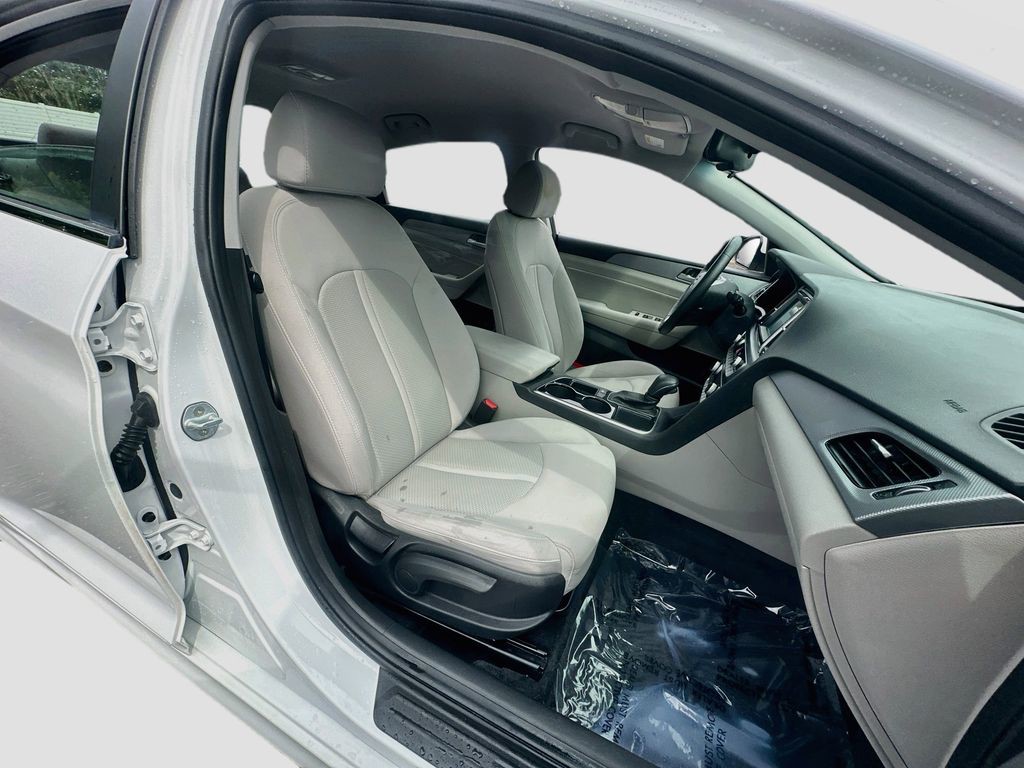 Used 2019 White Hyundai SEL image 27
