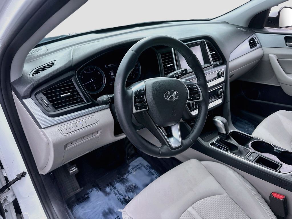 Used 2019 White Hyundai SEL image 9