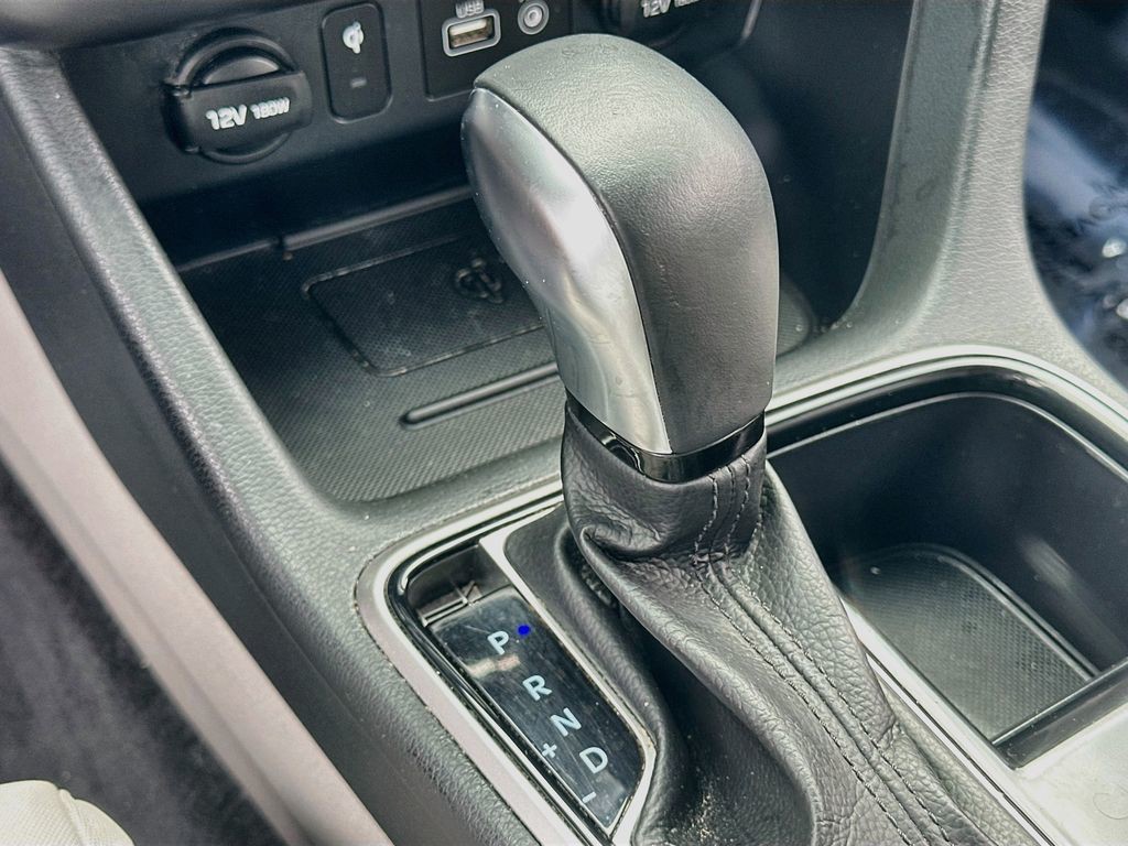 Used 2019 White Hyundai SEL image 16
