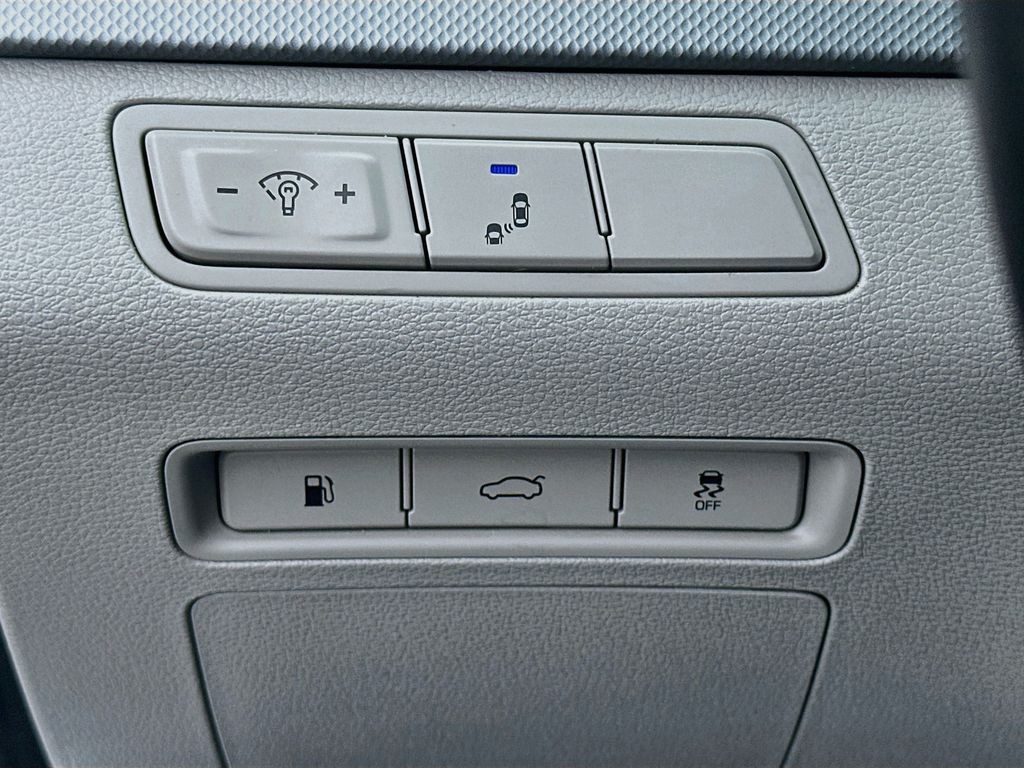 Used 2019 White Hyundai SEL image 10