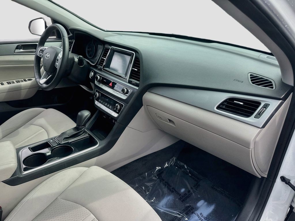 Used 2019 White Hyundai SEL image 28
