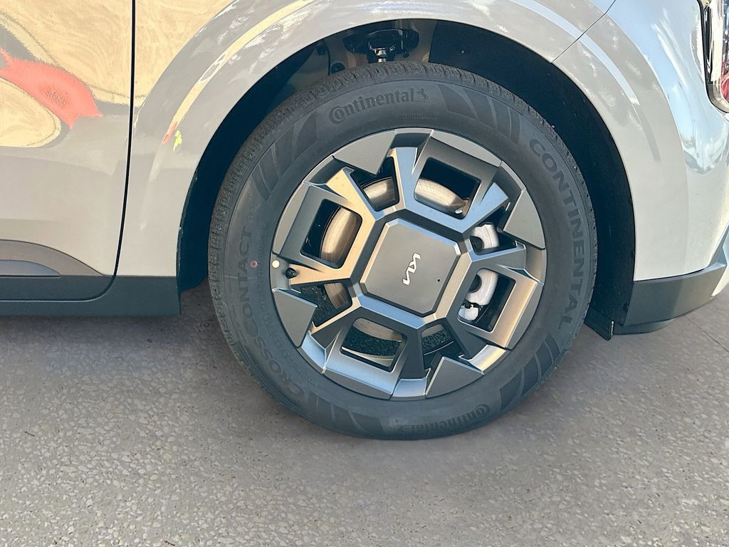 New 2026 White Kia EX image 32