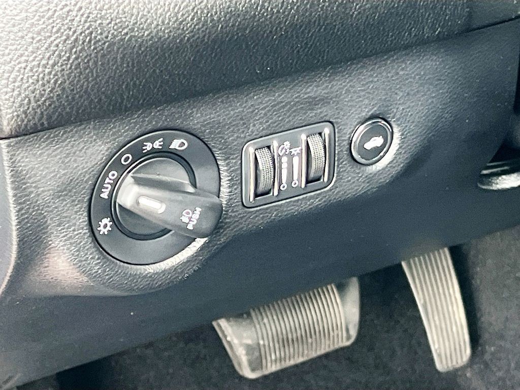 Used 2021 Red Dodge SXT image 10