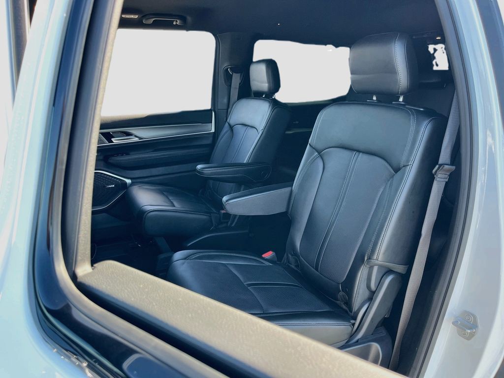 Used 2025 White Jeep Series II image 25