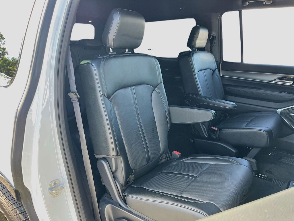 Used 2025 White Jeep Series II image 29
