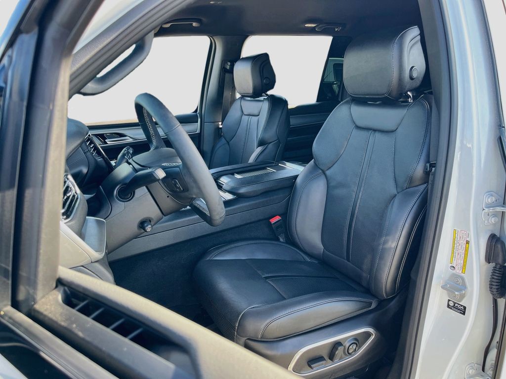 Used 2025 White Jeep Series II image 22