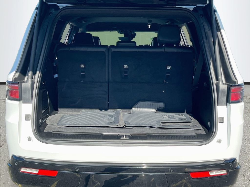 Used 2025 White Jeep Series II image 27