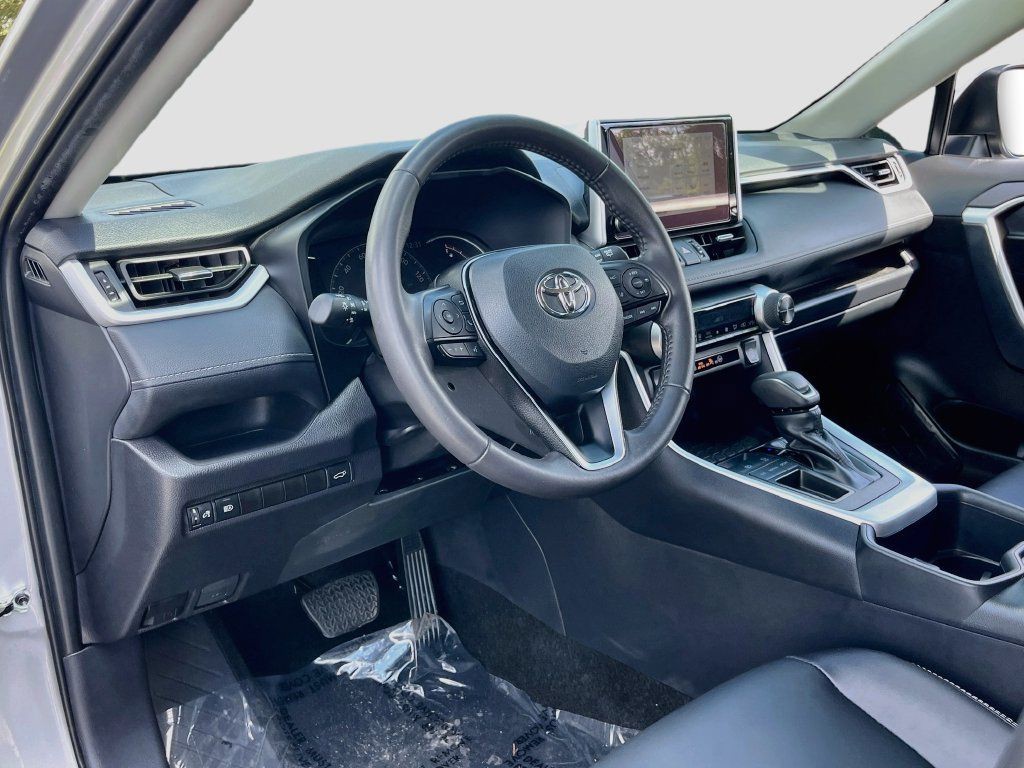 Used 2025 Silver Toyota XLE Premium image 9