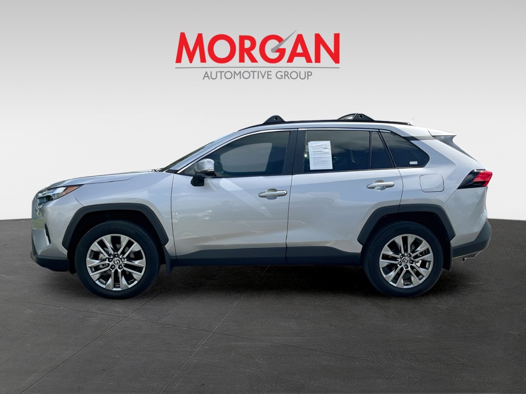 Used 2025 Silver Toyota XLE Premium image 4