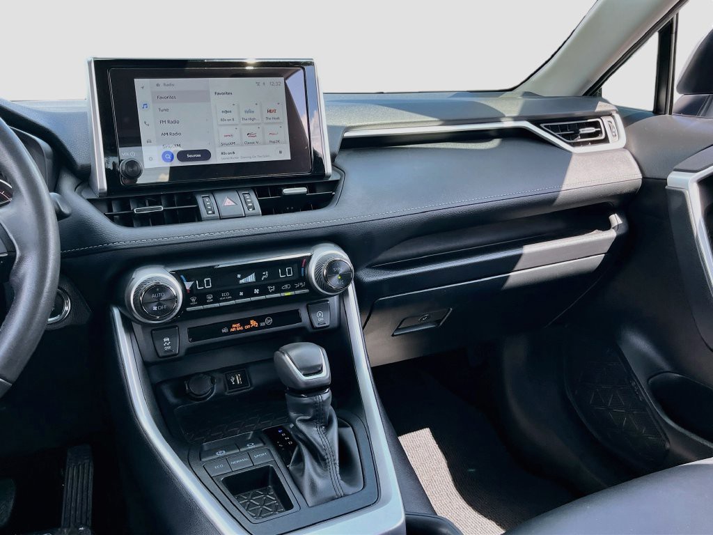 Used 2025 Silver Toyota XLE Premium image 22