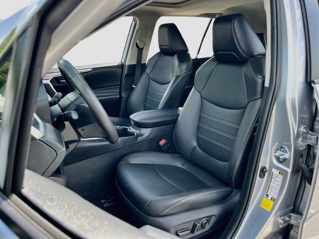 Used 2025 Silver Toyota XLE Premium image 19