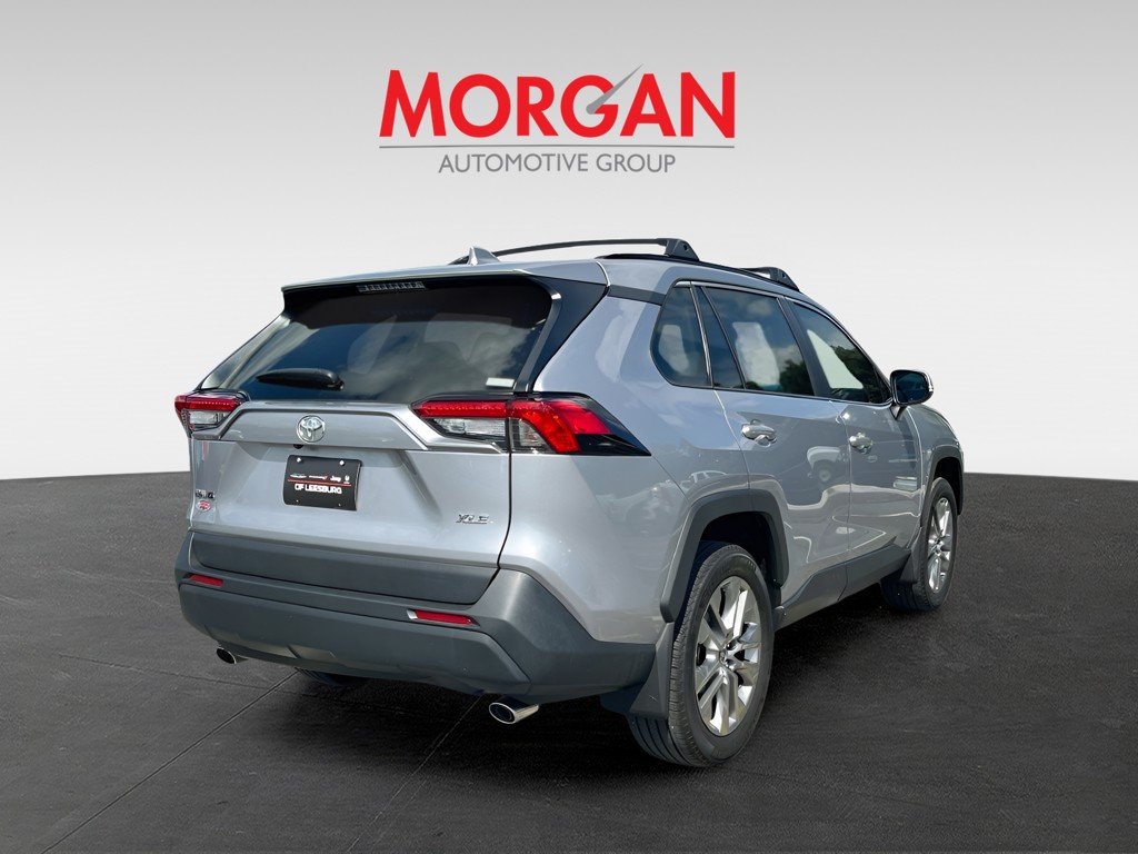 Used 2025 Silver Toyota XLE Premium image 7