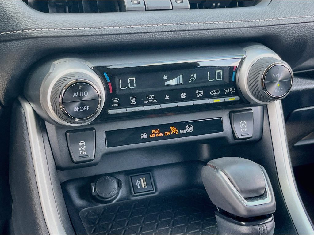 Used 2025 Silver Toyota XLE Premium image 15