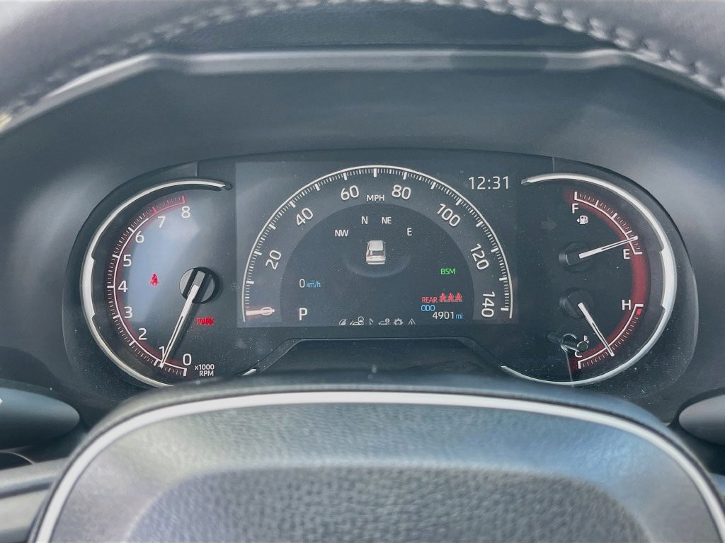 Used 2025 Silver Toyota XLE Premium image 12