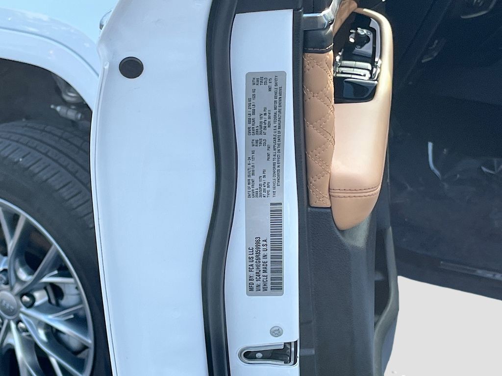 Used 2024 White Jeep Summit image 33