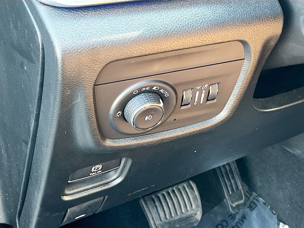 Used 2024 White Jeep Summit image 10