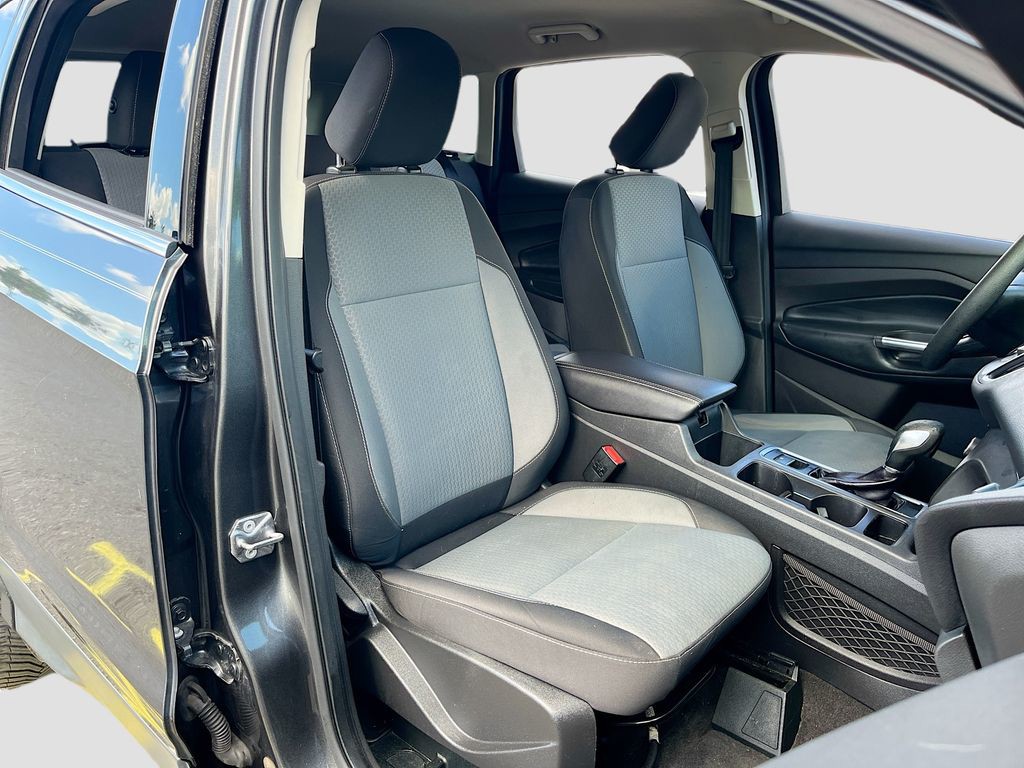Used 2019 Gray Ford SE image 26