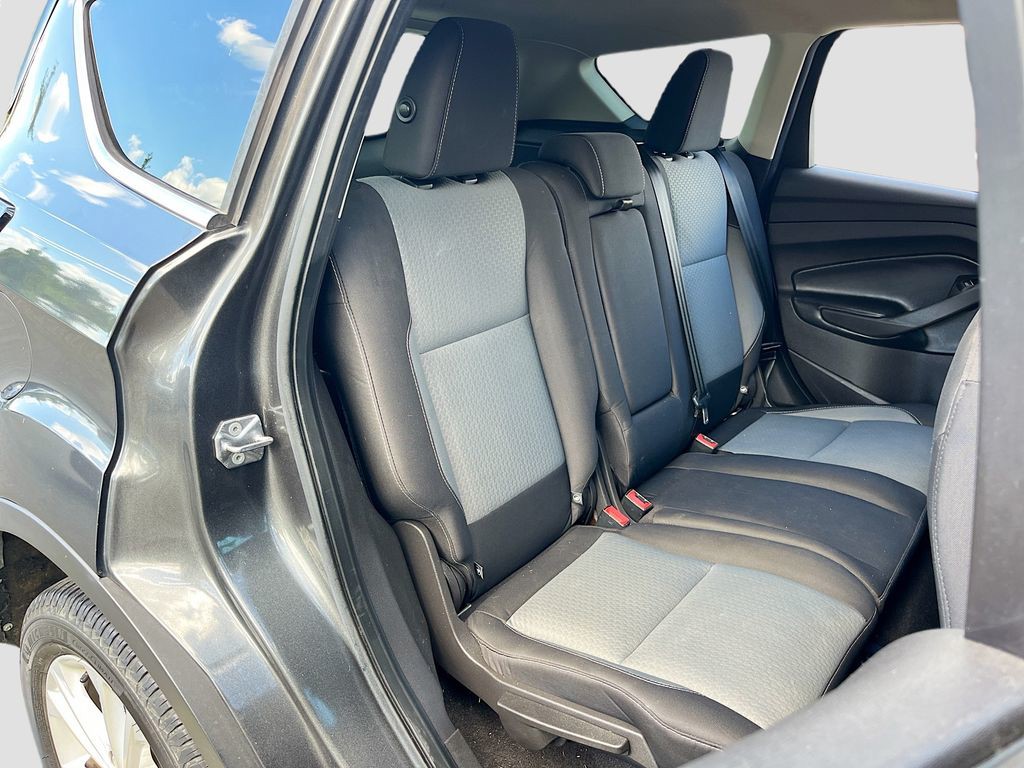 Used 2019 Gray Ford SE image 25