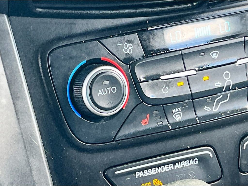 Used 2019 Gray Ford SE image 19