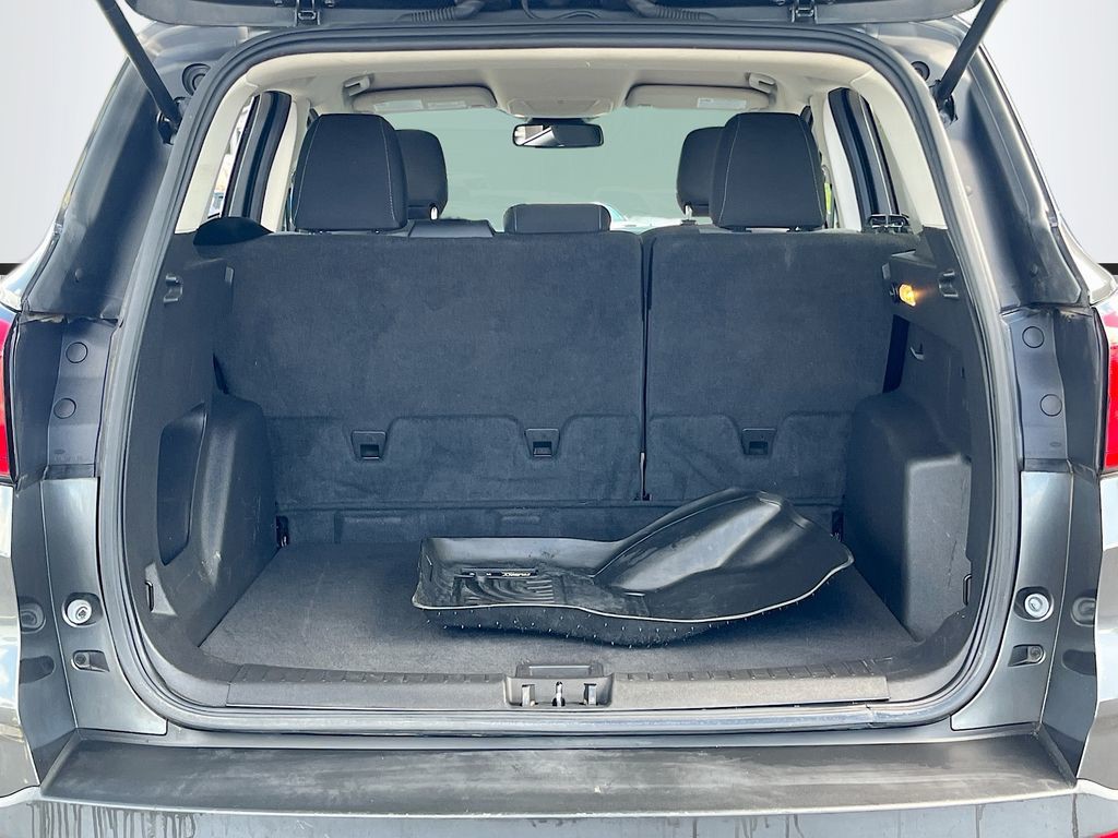 Used 2019 Gray Ford SE image 24