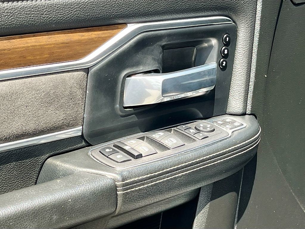 Used 2023 Silver Ram Laramie image 18