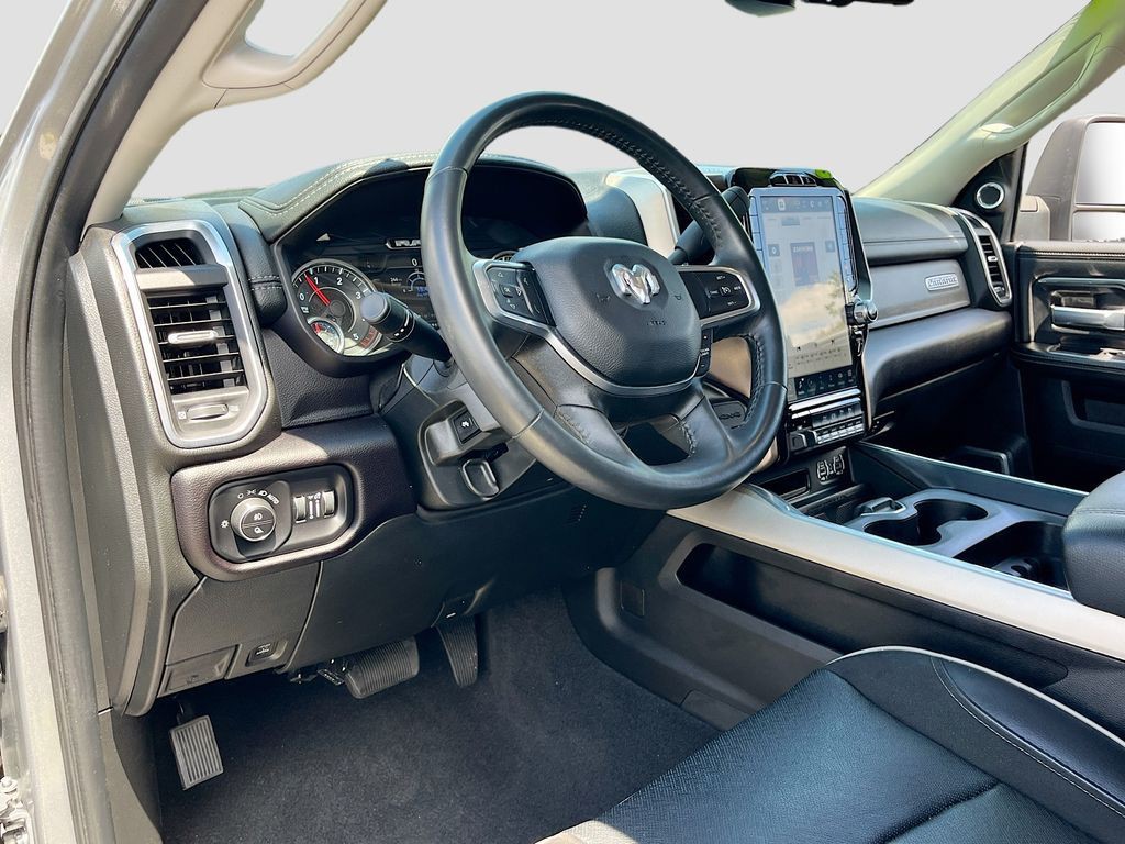 Used 2023 Silver Ram Laramie image 9