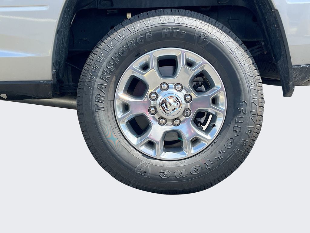 Used 2023 Silver Ram Laramie image 30