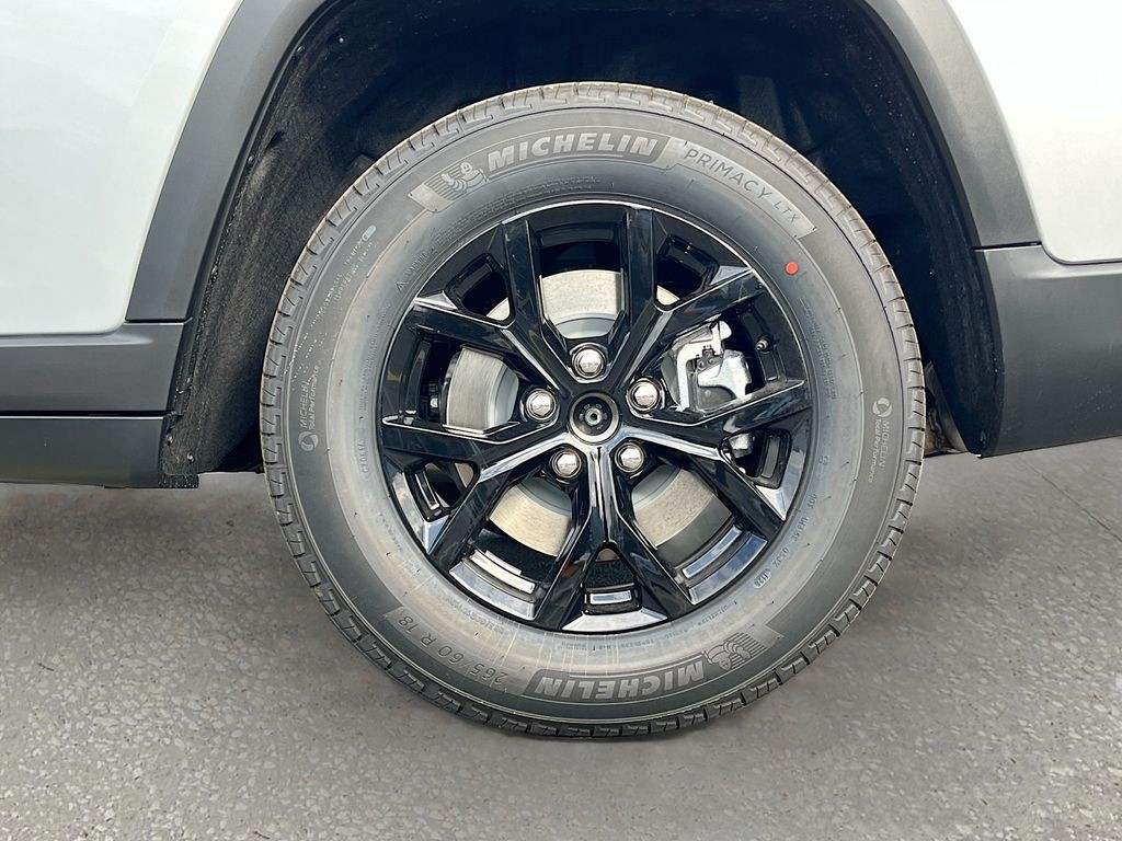 New 2026 Silver Jeep Laredo image 27