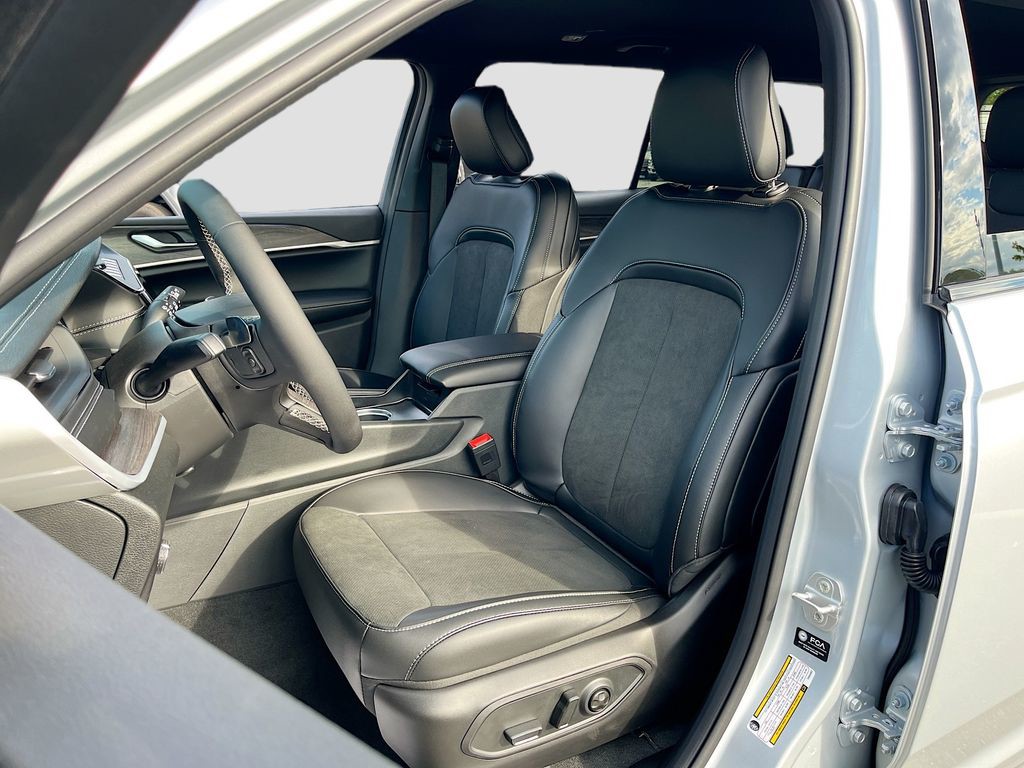 New 2026 Silver Jeep Laredo image 17