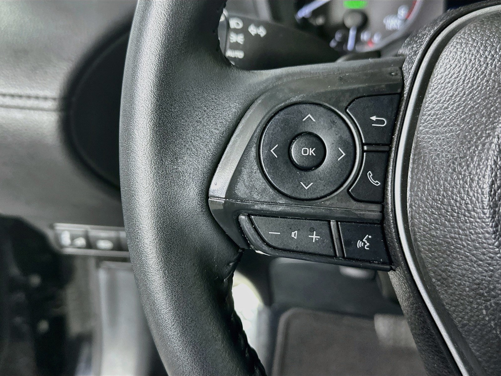Certified Used 2025 Jet Black Toyota Hybrid SE image 16