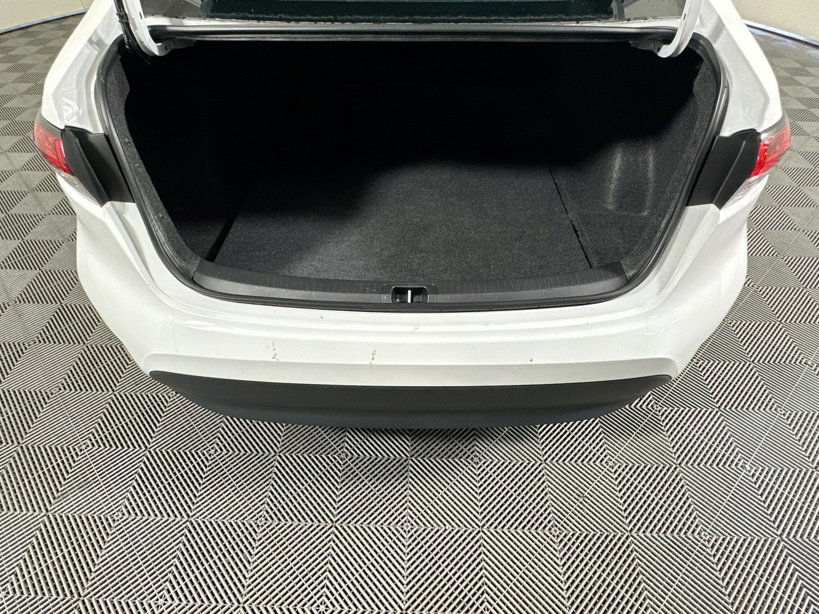 Certified Used 2025 Ice Toyota LE image 30