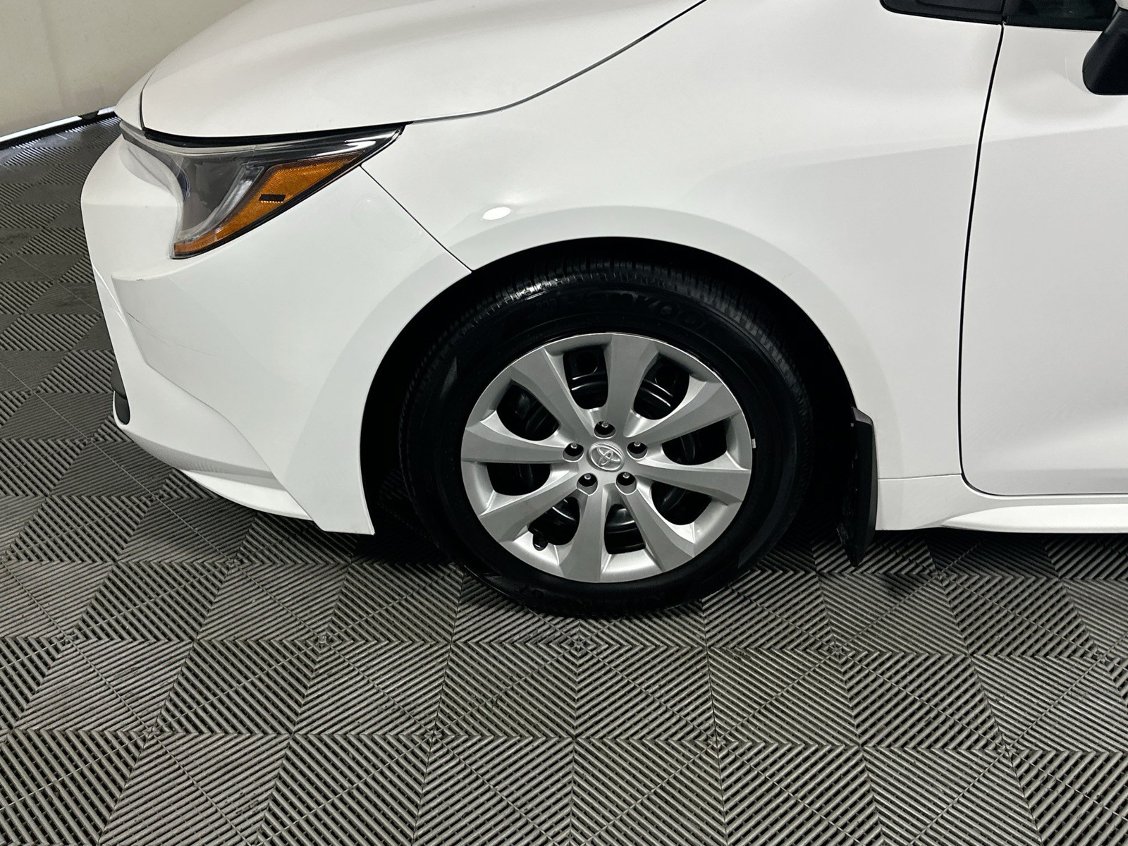 Certified Used 2025 Ice Toyota LE image 11