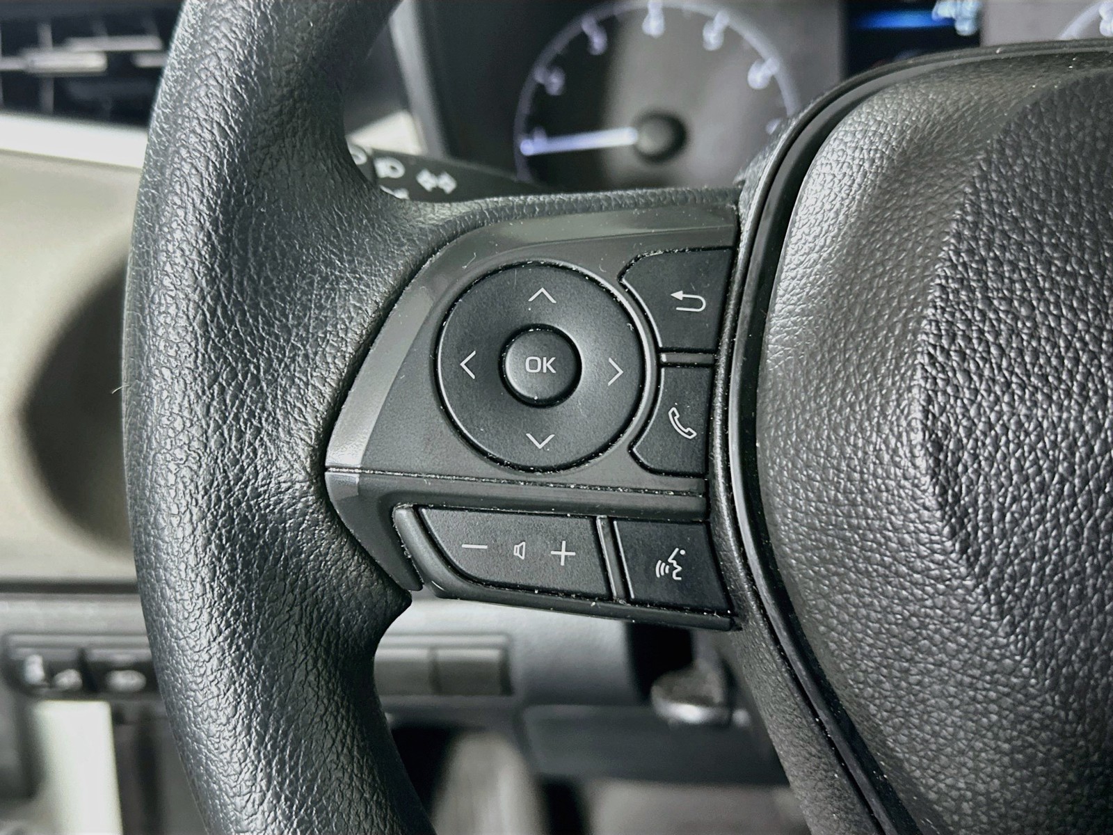 Certified Used 2025 Ice Toyota LE image 16