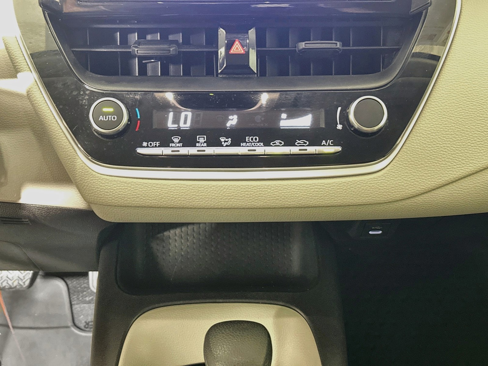 Certified Used 2025 Ice Toyota LE image 22