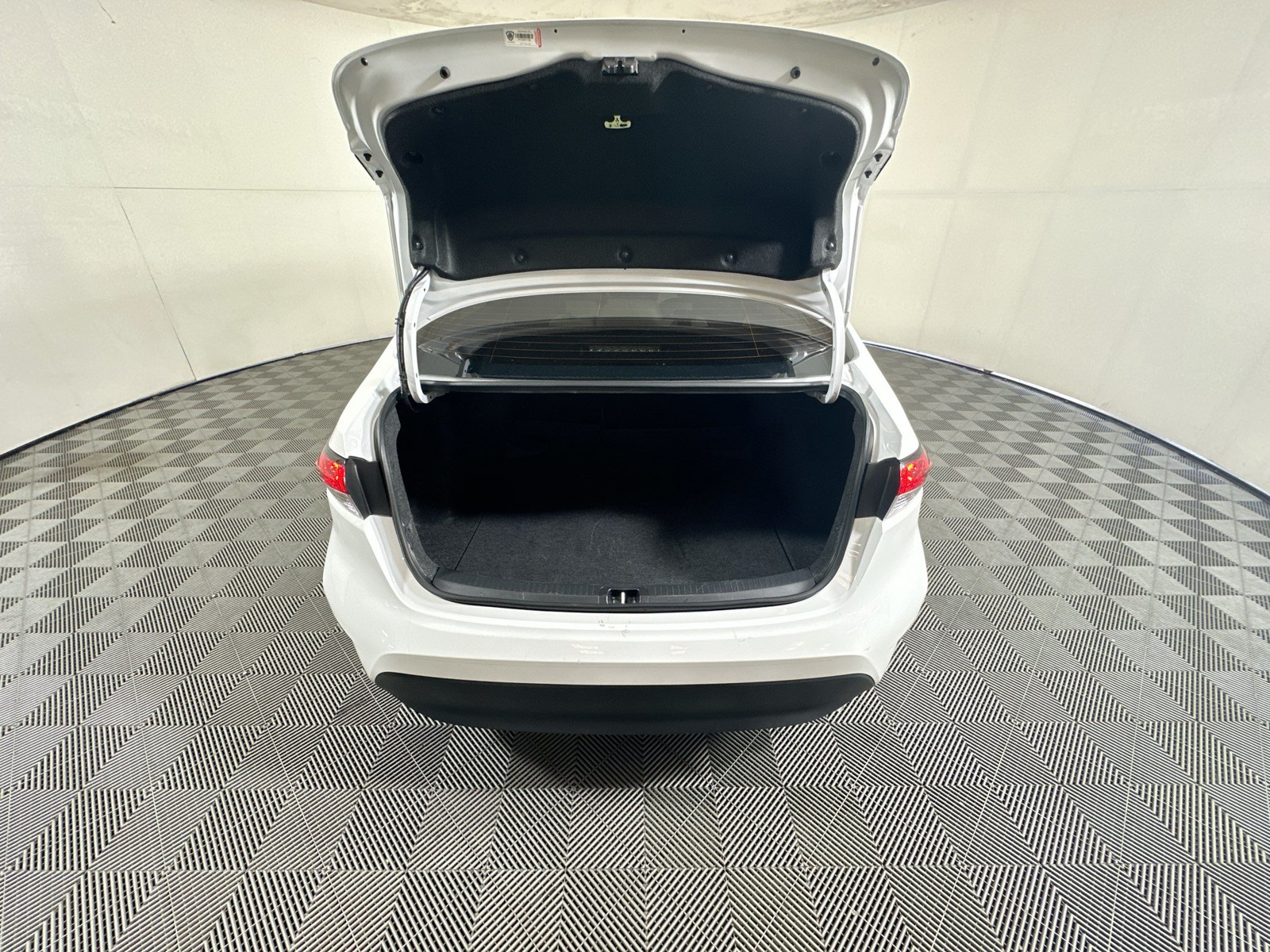 Certified Used 2025 Ice Toyota LE image 30