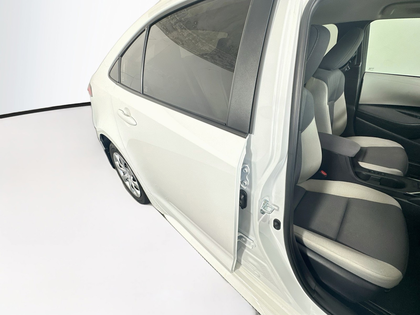 Certified Used 2025 Ice Toyota LE image 27