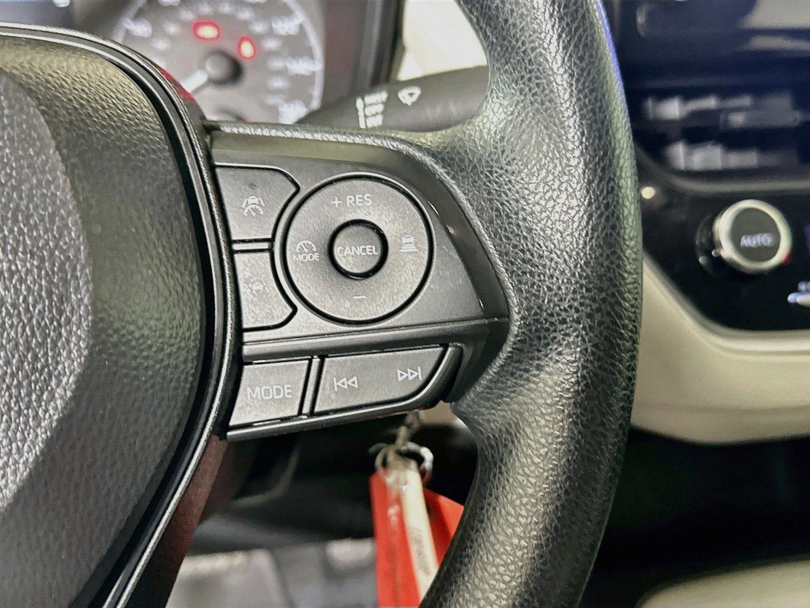 Certified Used 2025 Ice Toyota LE image 17