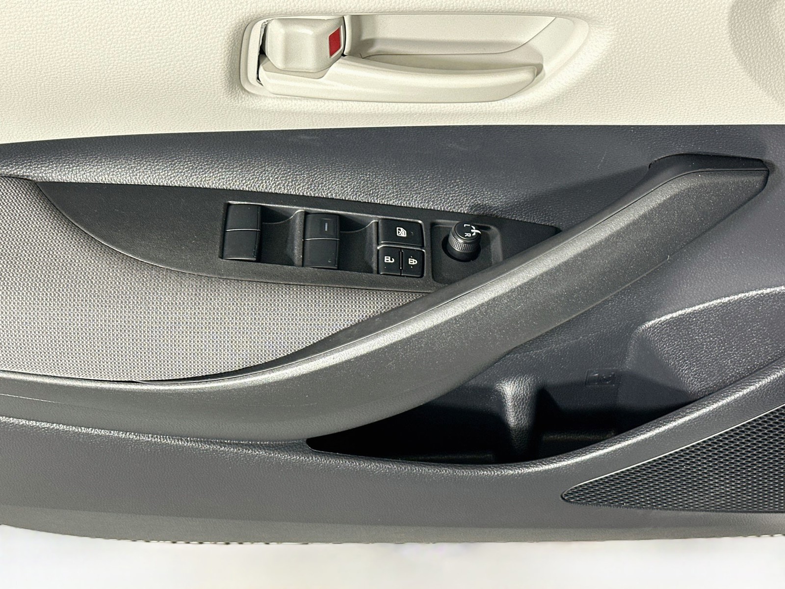 Certified Used 2025 Ice Toyota LE image 14