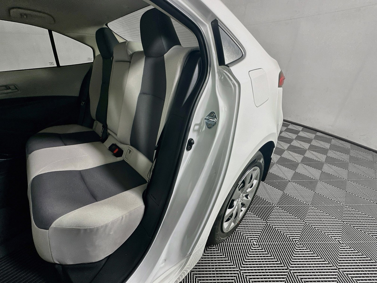 Certified Used 2025 Ice Toyota LE image 25