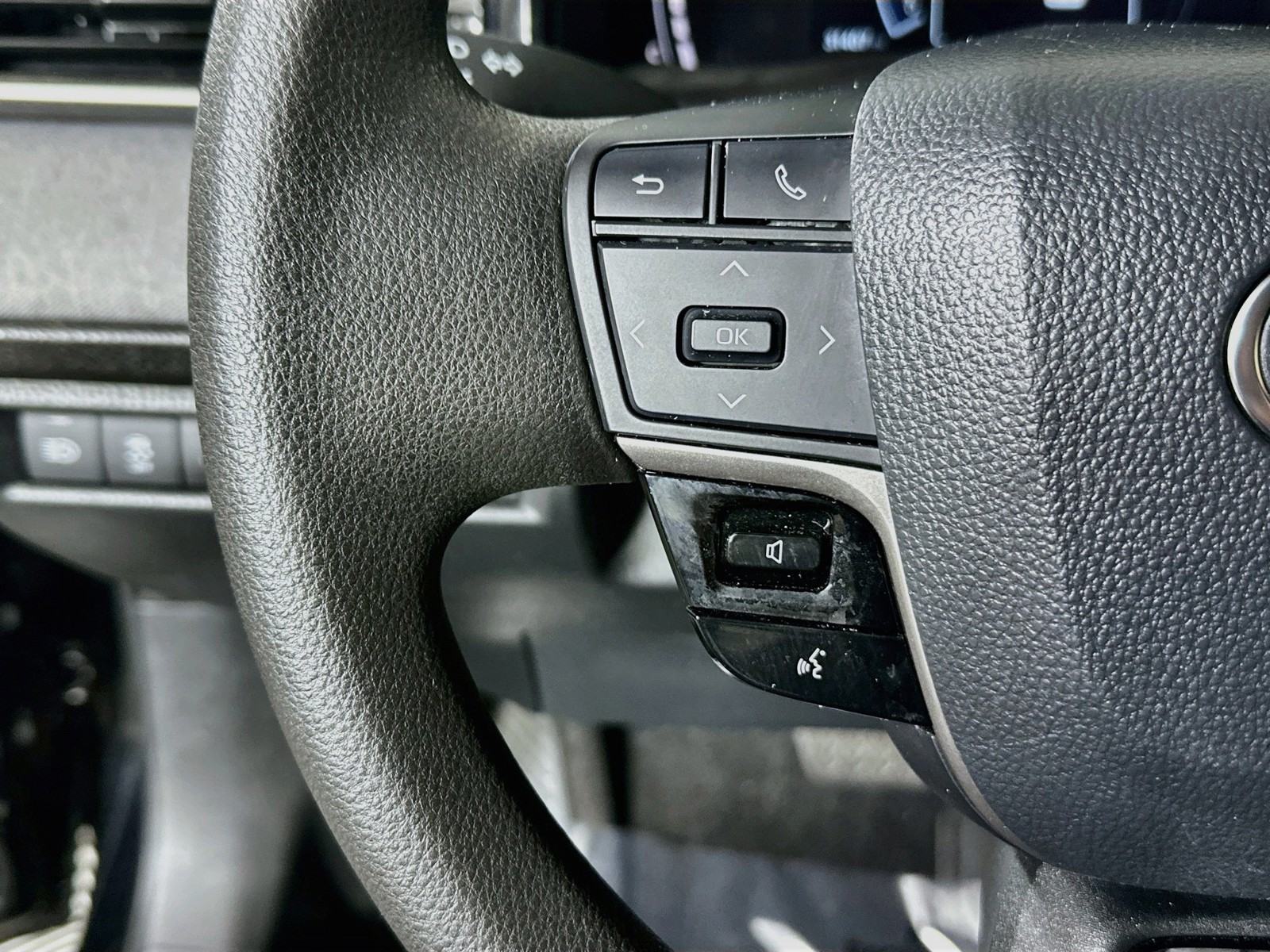 Used 2025 Midnight Black Metallic Toyota LE image 16
