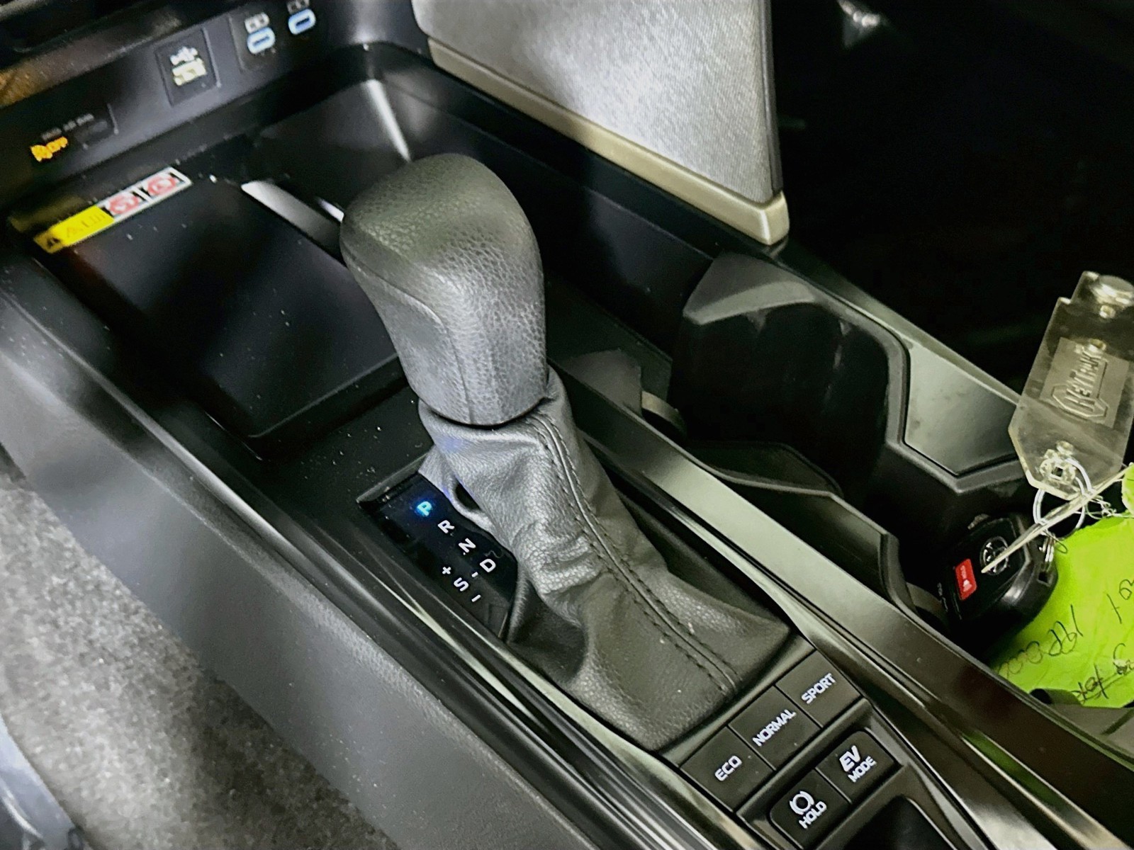 Used 2025 Midnight Black Metallic Toyota LE image 21