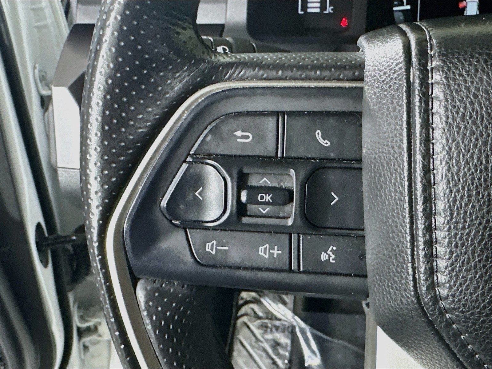 Used 2025 Ice Toyota SR5 image 16
